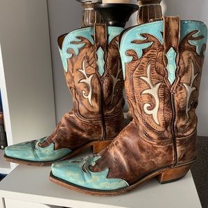 Cowboy boots ! Light brown and baby blue leather, size 8 MINT condition
